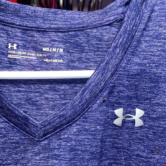 blue white  UNDER ARMOUR loose fit Heat Gear tshirt size medium stay dry mark - Picture 4 of 5